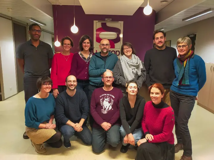 Photo de groupe des membres de l'assemblée générale constitutive.